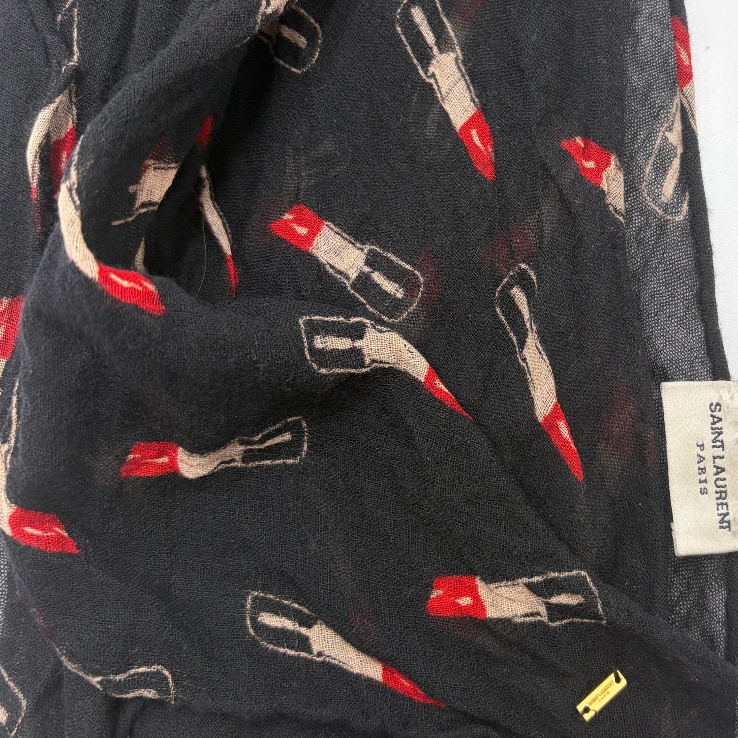 Scarf Lipstick Print